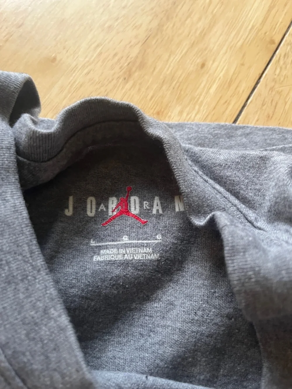 Men’s JORDAN Gray Short-Sleeve Crewneck T-Shirt with Jumpman Logo